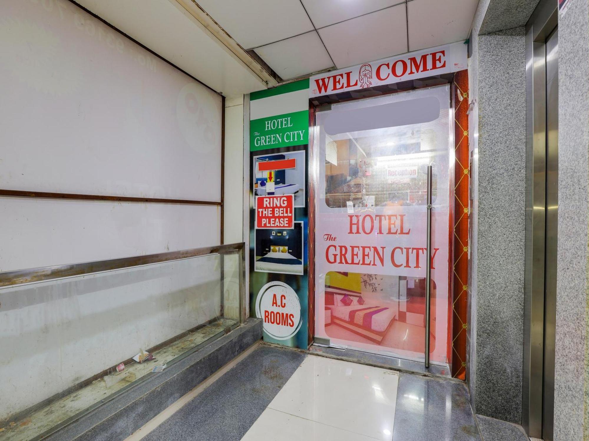 Hotel O Green City Сурат Екстериор снимка