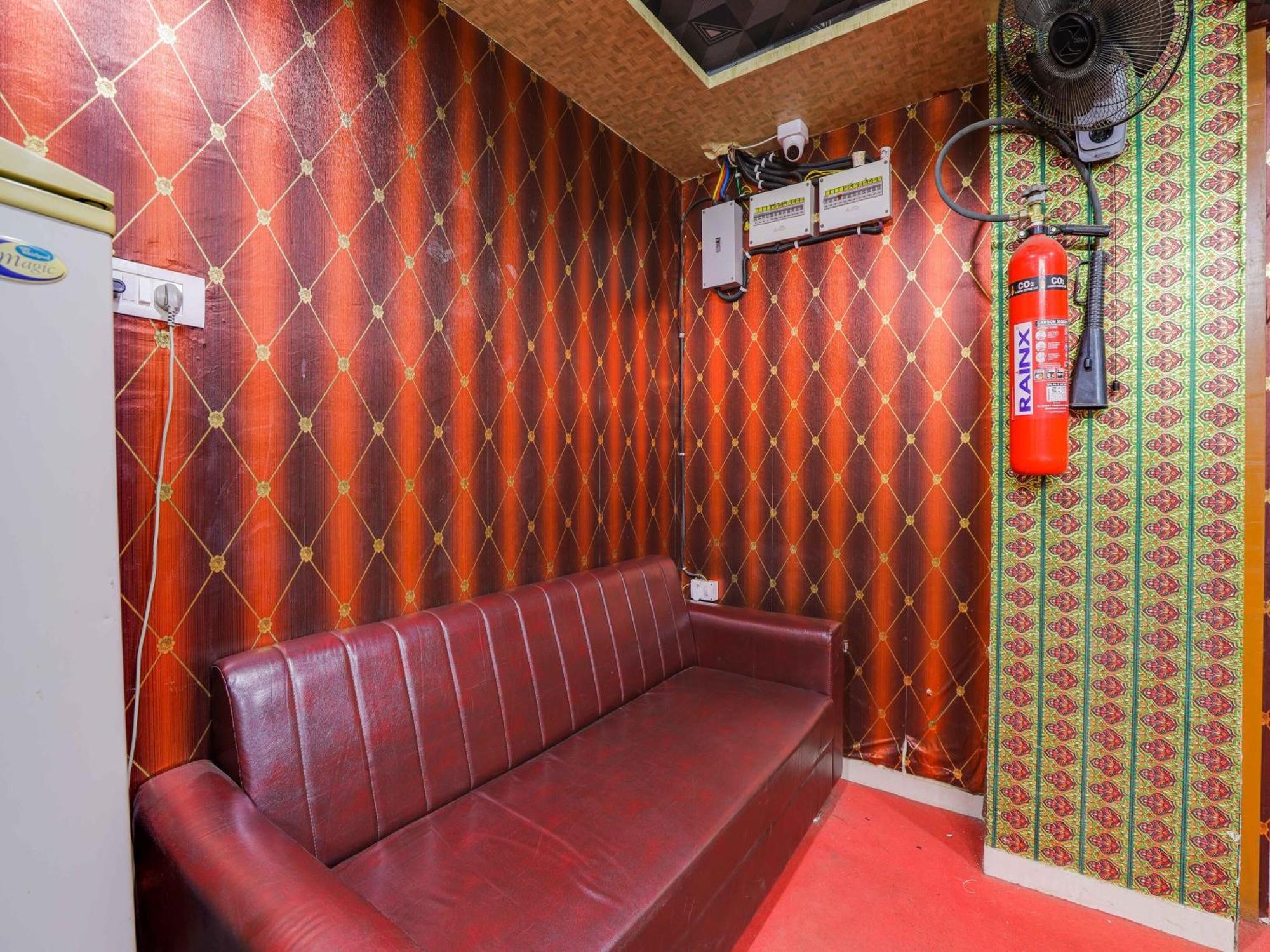 Hotel O Green City Сурат Екстериор снимка