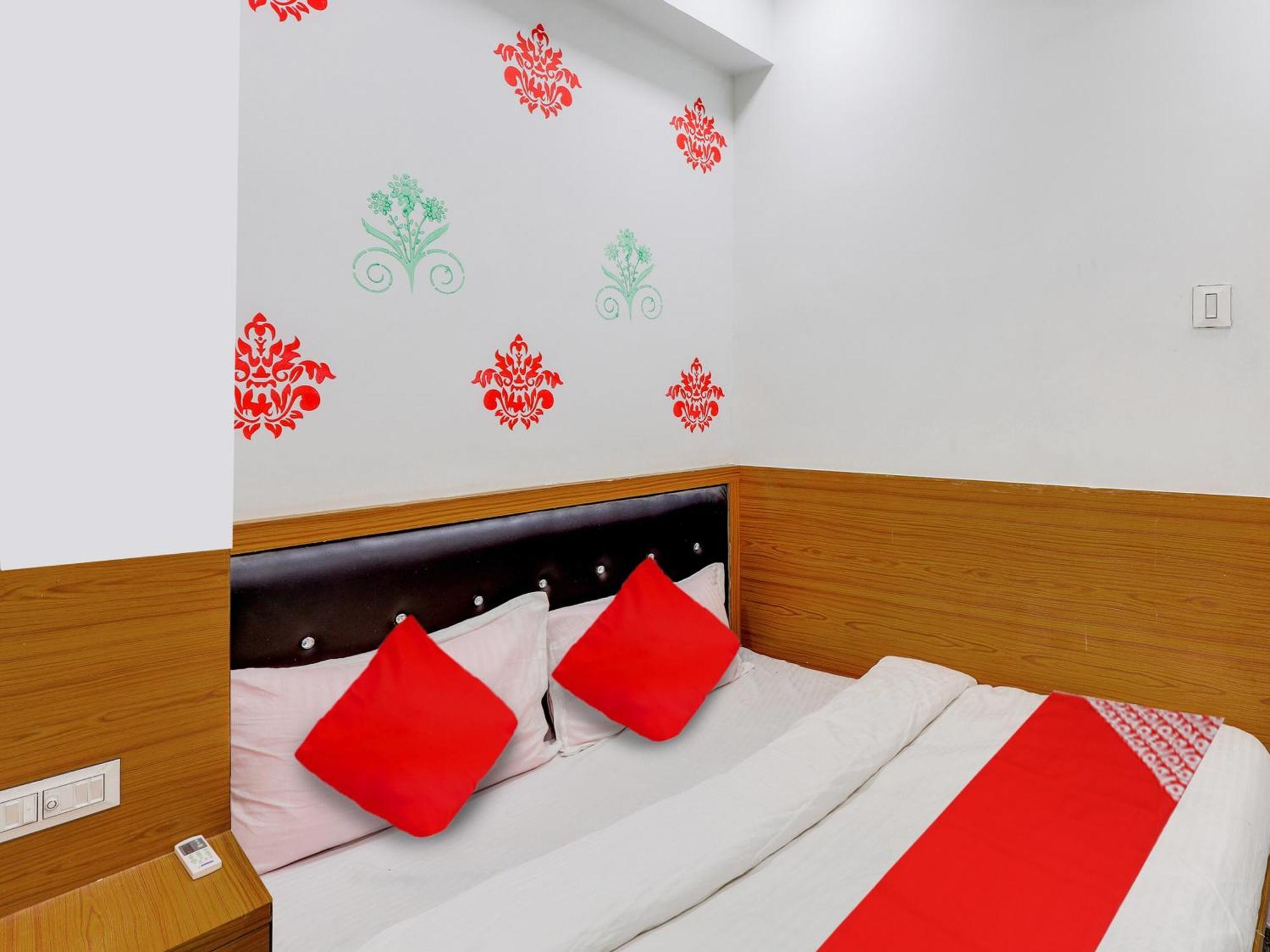 Hotel O Green City Сурат Екстериор снимка