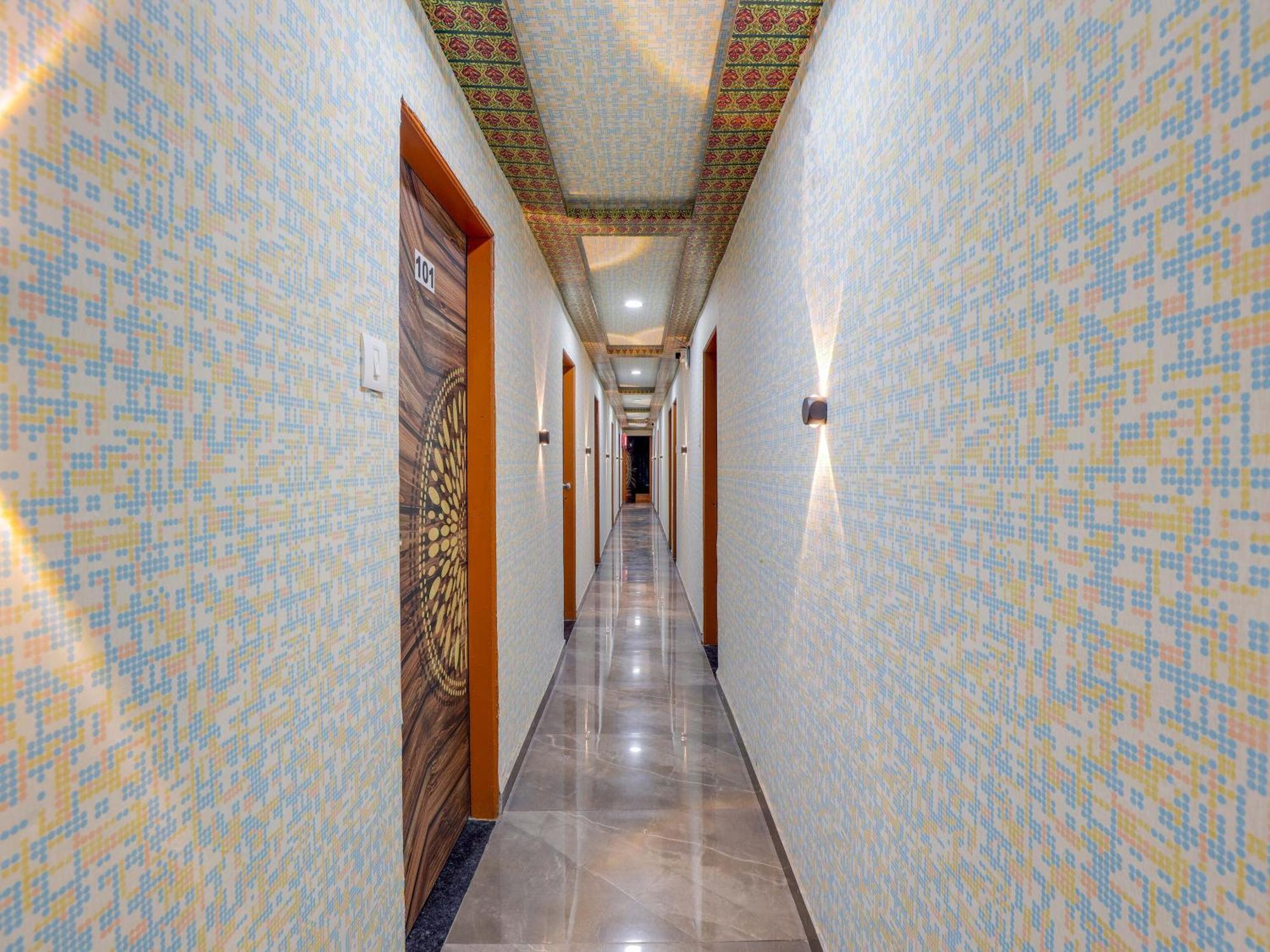 Hotel O Green City Сурат Екстериор снимка